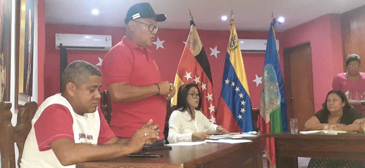 YareAlcaldia's tweet photo. Alcalde @saulyanezyare recibe a @lorenalinch Secretaria de turismo de la @MirandaGob orientando planes y proyectos en función de la Ruta turística San Francisco de Yare 
@HectoRodriguez
#OrgulloYarense https://t.co/Pgmj6X4ZY9