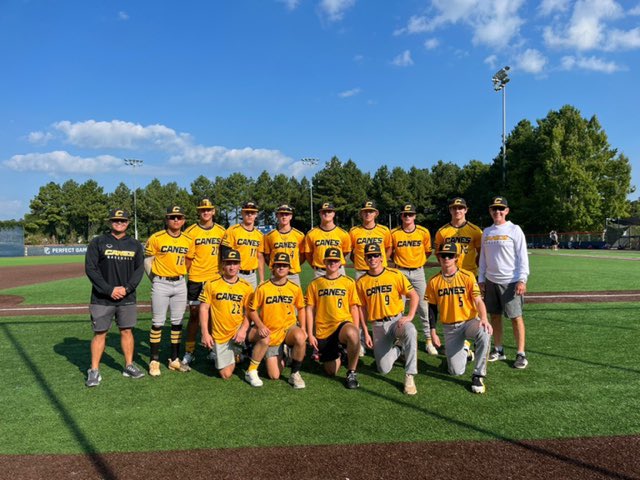 canesscout2023's tweet photo. #thesedudes ❤️
Great effort 
@PG_Tourney Jupiter Qualifier in ATL. Won 3 games Saturday and lost 3-2 Sunday in game that could have gone either way against heavily committed #3 seed.
@TheCanesBB @CanesBBScouting @CanesCentral @CanesSouth @canes_north https://t.co/u6NYt9rFqo
