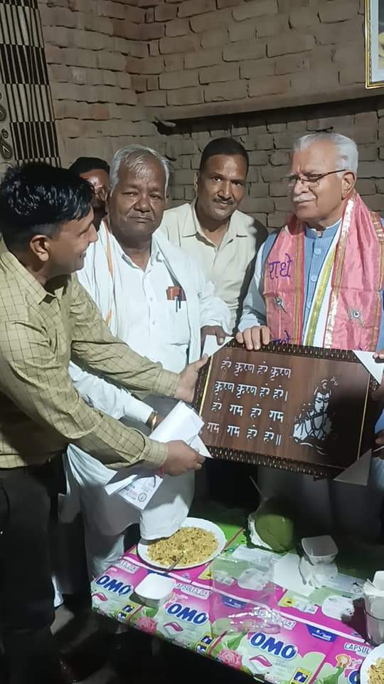 hryclerk_1's tweet photo. क्लेरिकल एसोसिएशन ने सिरसा में मुख्यमंत्री को स्मृति चिह्न भेंट किया तथा मीटिंग के लिए मांगा समय,ये है मुख्य मांगे👇
https://t.co/t7JLnkawAM
@mlkhattar @BJP4Haryana
#haryanaclerk35400 https://t.co/Gu726DLehx