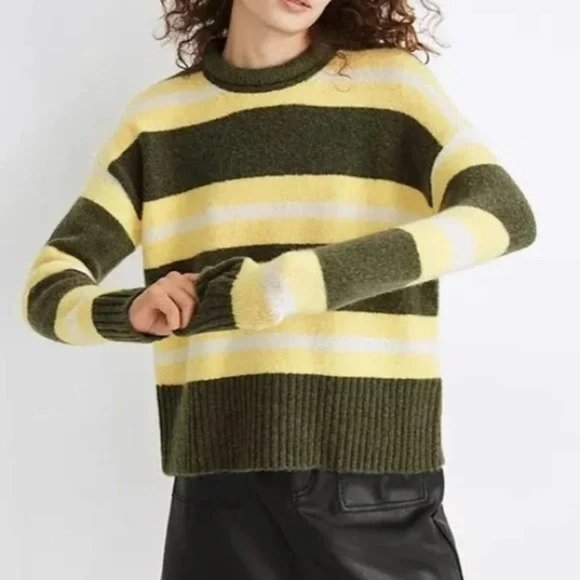 m2monahan's tweet photo. So good I had to share! Check out all the items I'm loving on @Poshmarkapp #poshmark #fashion #style #shopmycloset #madewell #verabradley: https://t.co/ctwQ4koZJo https://t.co/6nbUiK4DtC