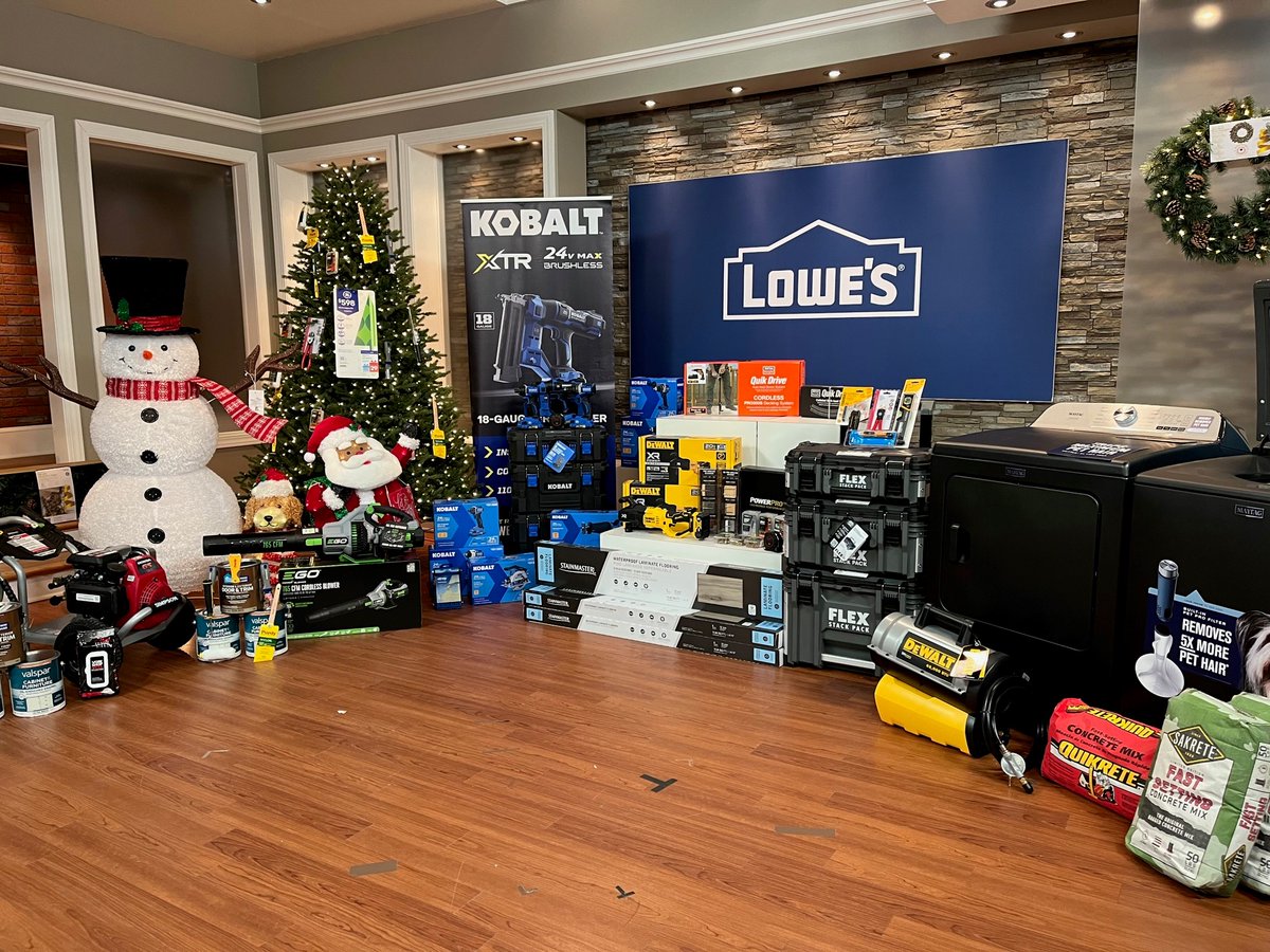 It's Merch Monday! We're ready here in the studio. Bill and I can't wait to show off some Fall and Pro products, live at 1 p.m. ET/10 a.m. PT. Team, share your setup and your favorites with us #MerchMonday