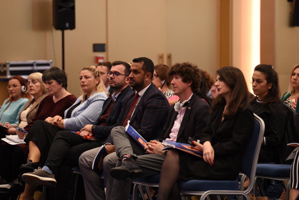 OSCEKosovo's tweet photo. Proud to support drafting and presenting 2022-2026 Strategy for Advancing the Rights of #Roma and #Ashkali Communities.
The document seeks to advance community rights, create opportunities by focusing on education, employment &amp; social welfare, health, housing, &amp; discrimination. https://t.co/DSm4NojEYe