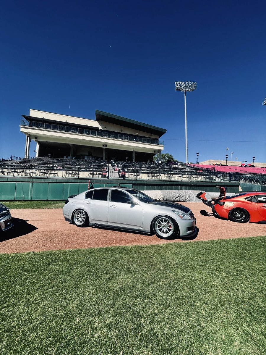 Boots0206's tweet photo. Cars X Baseball Field https://t.co/wmGQ1JzTK1