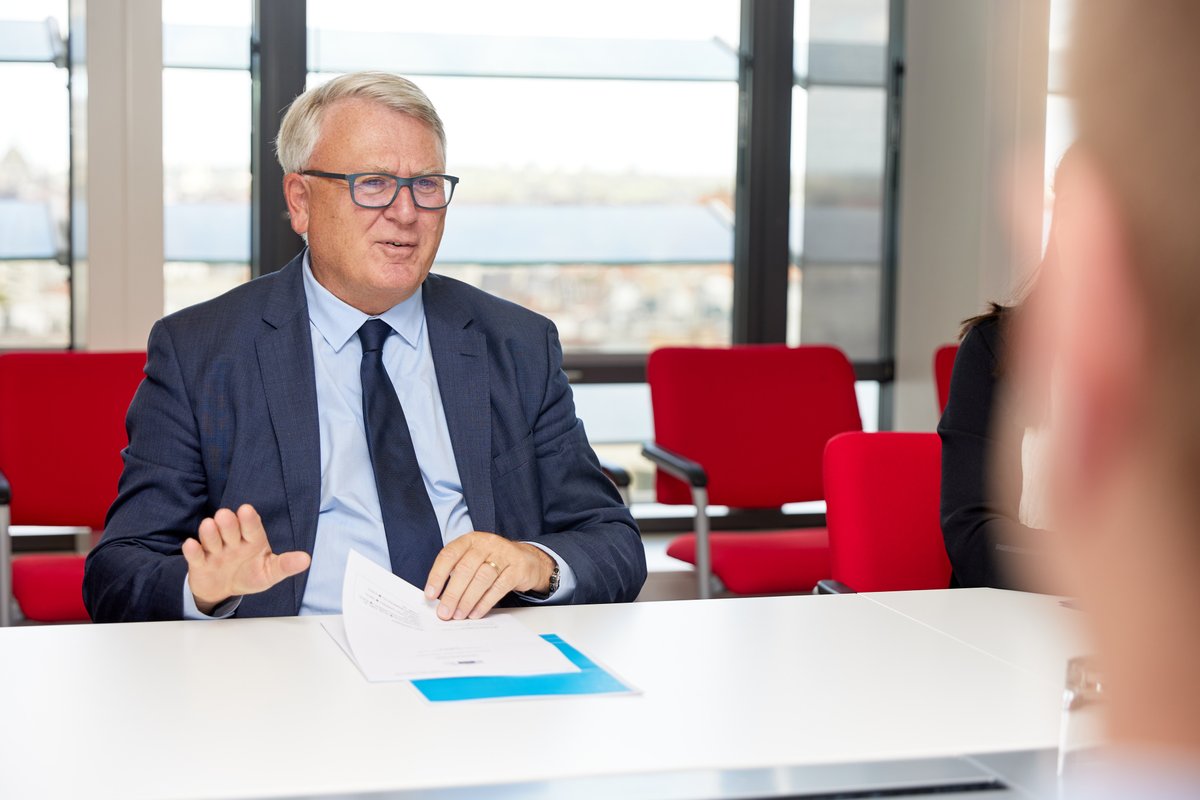 EC_AVService's tweet photo. 🇪🇺 Commissioner @NicolasSchmitEU receives @mikikuusi, Co-founder and CEO of @woltapp 📱

📸 More pictures: https://t.co/0183HB0SuA https://t.co/BJm1nWCVMs