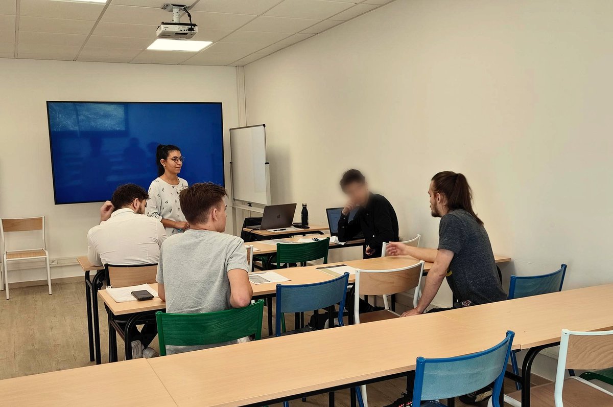 doniacld's tweet photo. Last week, I was on the other side in front of #ynov sophia antipolis students. 🧑‍🏫
I had the opportunity to share my experience building a #resume, my best tips for #interviews and how to build a public identity.

#personalbranding #interviewpreparation #womenintech https://t.co/OMns4DjPnf
