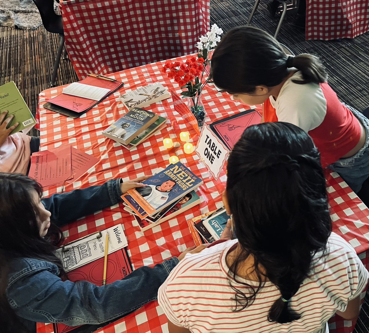 MsYung3's tweet photo. Cafe 2126 open today! We’re sampling deliciously tasty books 📚 from different genres and discussing their characteristics. #booktasting https://t.co/H3woAjshOc