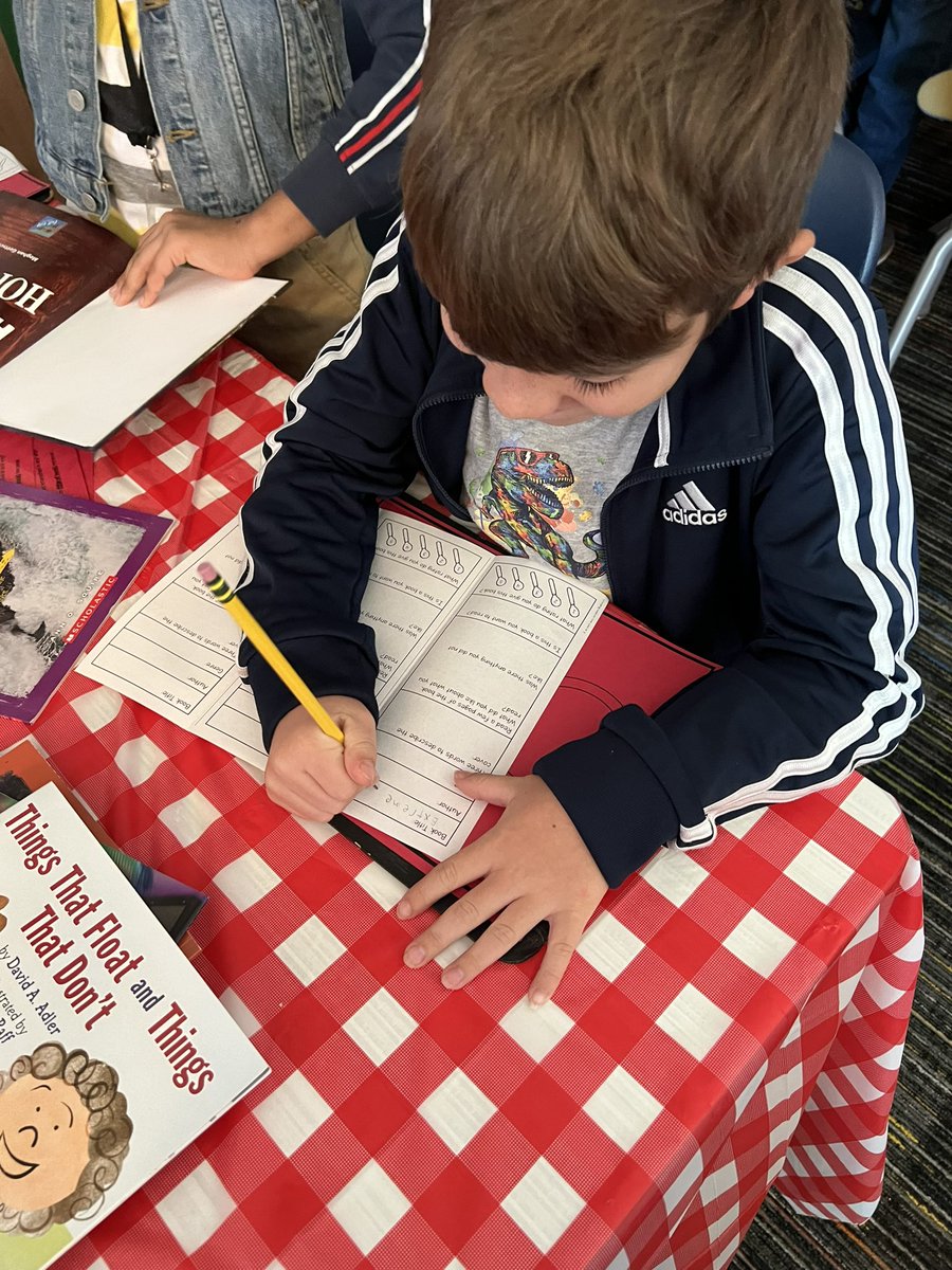 MsYung3's tweet photo. Cafe 2126 open today! We’re sampling deliciously tasty books 📚 from different genres and discussing their characteristics. #booktasting https://t.co/H3woAjshOc