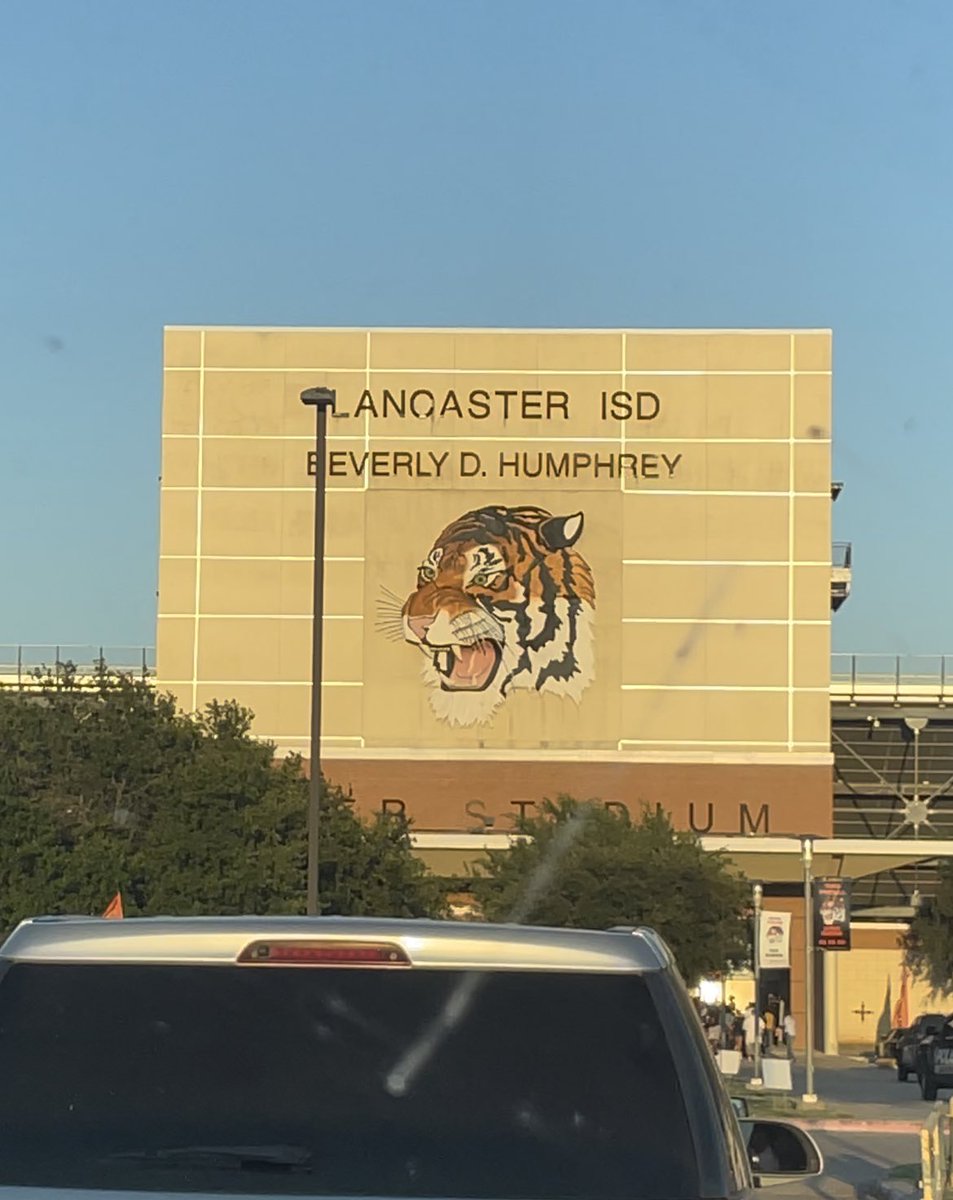 KrisBoobie's tweet photo. Blowout against McKinney Bulldogs & it wasn’t even close! My new Lancaster Football Family was Everything💪🏽 #lancaster #tigers #highschool #atmospher💯 #ballislife #bestinmyclass #2030 #explore #football https://t.co/Ve7G4XNxSt