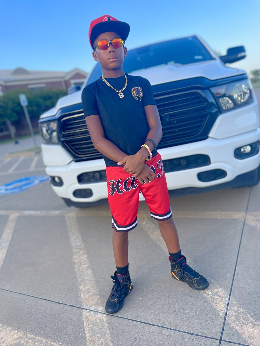 KrisBoobie's tweet photo. Blowout against McKinney Bulldogs & it wasn’t even close! My new Lancaster Football Family was Everything💪🏽 #lancaster #tigers #highschool #atmospher💯 #ballislife #bestinmyclass #2030 #explore #football https://t.co/Ve7G4XNxSt