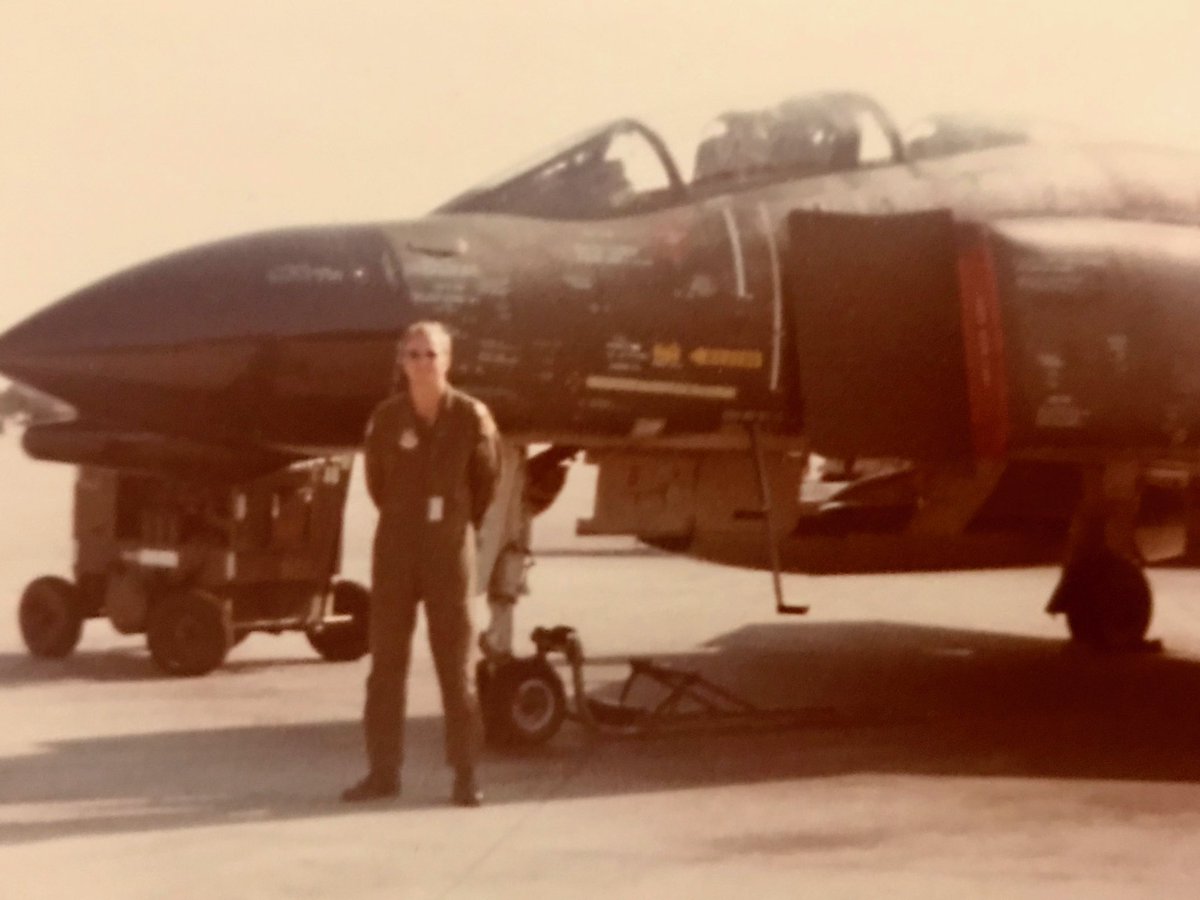 ssettlebentley's tweet photo. @Captsully @usairforce At first glance, I thought you were my dad. The resemblance is uncanny. 🤩🇺🇸🥰 https://t.co/tWB1cX0EF7