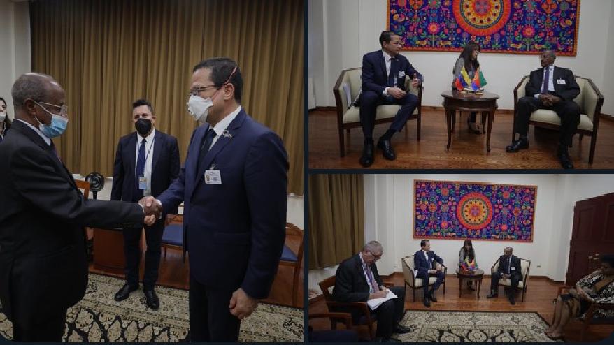 Desib73's tweet photo. ¡Seguimos avanzando hacia un mundo pluripolar!

El Canciller @Fariacrt sostuvo  una reunión de trabajo en la #ONU

#GobiernoDeSoluciones
#19Sep #Unidad #FeyPaz 🕊️
#Venezuela #Paises https://t.co/icsFmoD0YE