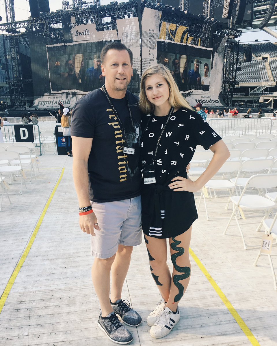 avereeswift's tweet image. Hi, I’m Averee! I may have recently joined Twitter but I’ve been a swiftie since 2008. I’ve been to every tour with my dad including when she was an opener and I’ve watched her grow. She’s been there for me through my darkest times and will forever be my idol🫶🏼 #StoriesForSwift