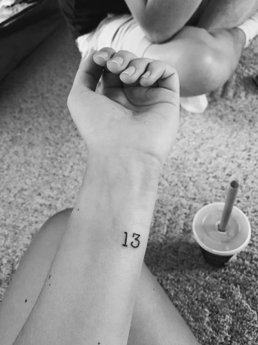 avereeswift's tweet image. Hi, I’m Averee! I may have recently joined Twitter but I’ve been a swiftie since 2008. I’ve been to every tour with my dad including when she was an opener and I’ve watched her grow. She’s been there for me through my darkest times and will forever be my idol🫶🏼 #StoriesForSwift