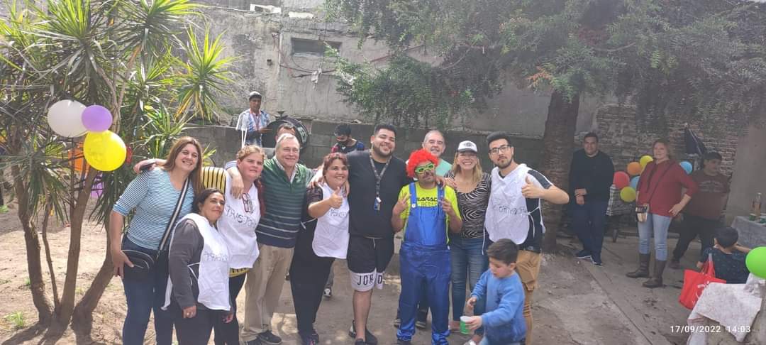 TanaCyntia's tweet photo. Hoy me enteré que el festival que  organizanron en mi casa usurpada 1 de mayo 5024 Lanús Oeste #integramos #vacosenintegramos sinvergüenzas !! Yo voy a esperar a que actúe la justicia, pero esta gente tiene que ser denunciada 😡 https://t.co/cpTc6nY9Gu