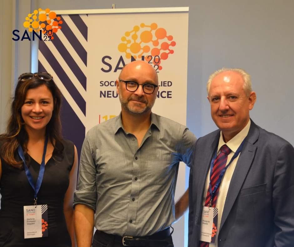 #shots from <a href="/sylvain_baillet/">Sylvain Baillet 🕊️</a> #keynote speech on "𝗡𝗲𝘂𝗿𝗼𝗽𝗵𝘆𝘀𝗶𝗼𝗹𝗼𝗴𝗶𝗰𝗮𝗹 𝘀𝗶𝗴𝗻𝗮𝗹𝗶𝗻𝗴 𝗼𝗳 𝗯𝗿𝗮𝗶𝗻 𝗽𝗿𝗲𝗱𝗶𝗰𝘁𝗶𝘃𝗲 𝗺𝗲𝗰𝗵𝗮𝗻𝗶𝘀𝗺𝘀" at the #SAN2022 Conference in #Thessaloniki!

#SAN2022 #neuroscience #DAY3