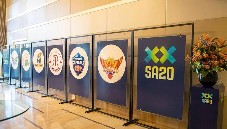 Radio2000_ZA's tweet photo. 📻 It's #GameTimeOn2000 with @MotshidisiM 📻
⏲️ 18h00 - 19h00
Tonight it is #TheWeekendRewind
🗣️ @CashNSport joins us to chat about the #SA20Auction
🗣️ @BreytonPaulse joins to chat #ARGvRSA
🗣️ Brighton Mhlongo joins us to chat #DStvPrem https://t.co/ktLhlX2ojj