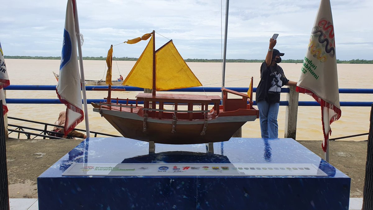 Mantapp juga nihh #KampungLautJambi adalah sebuah desa yang menjaga hilir sungai Batanghari alias berada di pertemuan air sungai Batanghari dengan laut lepas