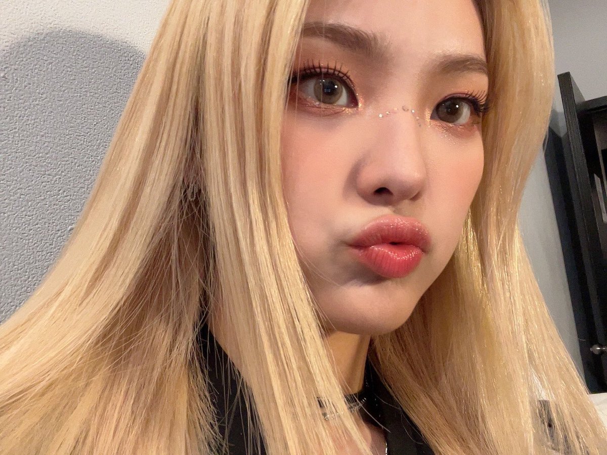 picsofynsangah's tweet photo. [📸] 220919 Sangah Universe (FNS) Update 

“My nose is sparkling 🌟”

#상아 #SANGAH #LIGHTSUM https://t.co/4wuaz9wPbc