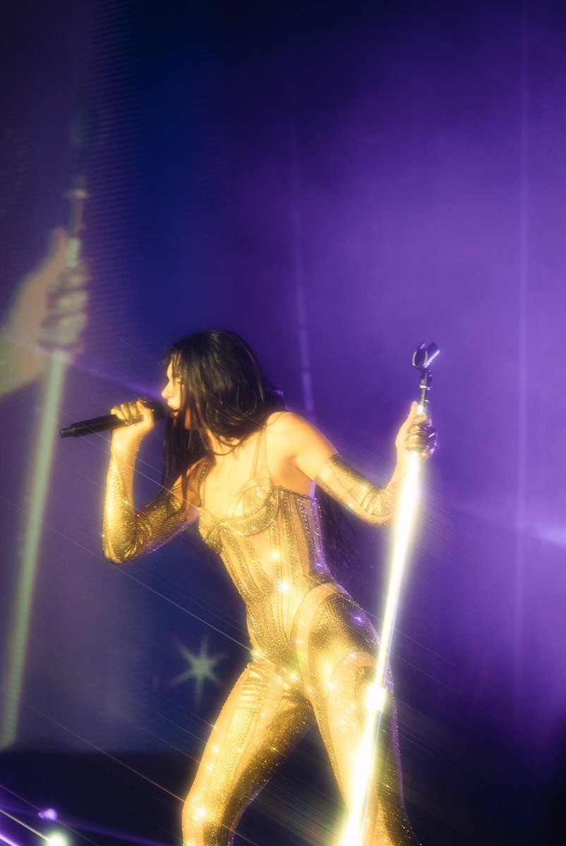 fotosbynicolas's tweet photo. dua lipa ayer en bogotá todas las fotos tomadas por mi ✩ ✩ https://t.co/d9OTdYjFW6