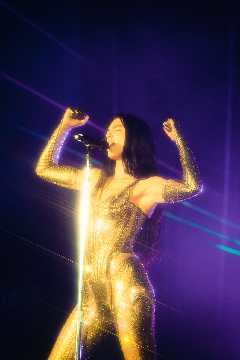 fotosbynicolas's tweet photo. dua lipa ayer en bogotá todas las fotos tomadas por mi ✩ ✩ https://t.co/d9OTdYjFW6