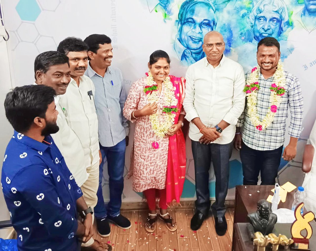 MekalaSwaero's tweet photo. ఈరోజు హైదరాబాద్ స్వేరోస్ ప్రధాన కార్యాలయంలోనూతన వధూవరులు స్వేరోస్ ఇంటర్నేషనల్ కరీంనగర్ జిల్లా అధ్యక్షులు&amp; జిల్లా కోఆర్డినేటర్ (మాతంగి సుమన-మరుతీ) గార్లను ఆశీర్వదించిన స్వేరోస్ ఫౌండర్ చైర్మన్*
 @RSPraveenSwaero సార్ గారు
@Mayawati  @SwaeroesK @SwaeroesT @AnandAkash_BSP https://t.co/ryGyqVZ6id