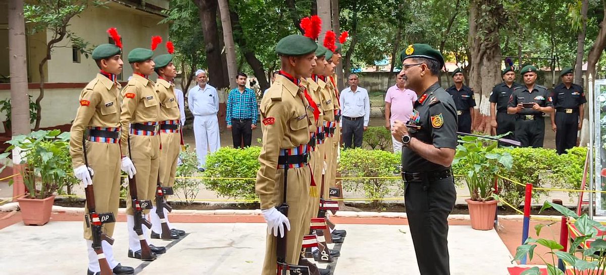 NccDteMPCG's tweet photo. #ADGvisit
Major General AK Mahajan,ADG NCC MP &amp; CG visited 30 MP Bn NCC, Bhind/Gwalior Gp/MP&amp;CG Dte.He interacted with Cdts and ANOs from various schools and colleges of Bhind &amp; Murena &amp; complemented all for their stupendous performance.
@HQ_DG_NCC 
@drajaykumar_ias 
@PRODefNgp https://t.co/26Sb3ys4eY