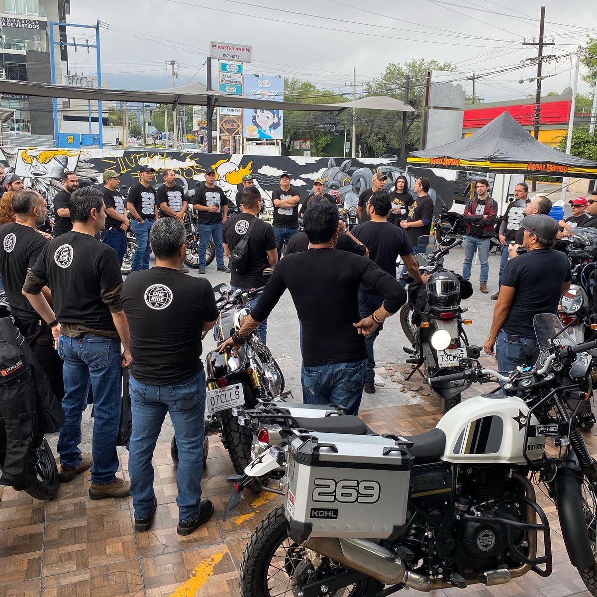 FugitiveCoffee's tweet photo. El día de ayer se llevo a cabo el #oneride2022 de nuestros amigos de Royal Enfield Monterrey y por su puesto que ahí estuvimos!! Muchas felicidades y gracias x la invitación!!! #fugitivecoffee https://t.co/vFnEd9s0kK