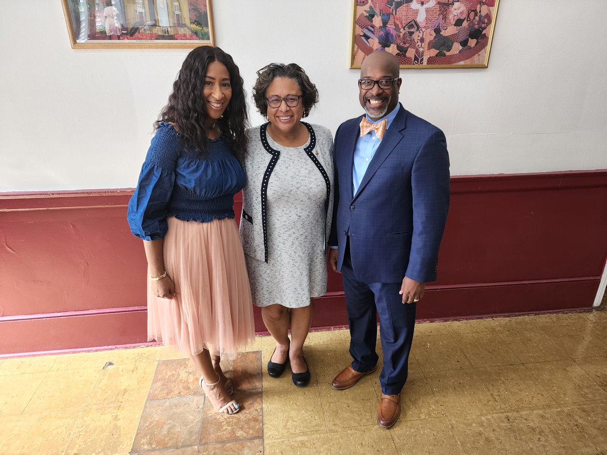 du1869's tweet photo. Over the weekend, our Chicago-area alumni attended President Ford's Meet &amp; Greet to hear her vision for #FairDillard. Many of our alumni also joined Dr. Ford in worship at @MBapt2. We are appreciative of alumni's continued support of Dillard University. 

#BleuPrideRising #myDU https://t.co/72r1VkqLJt