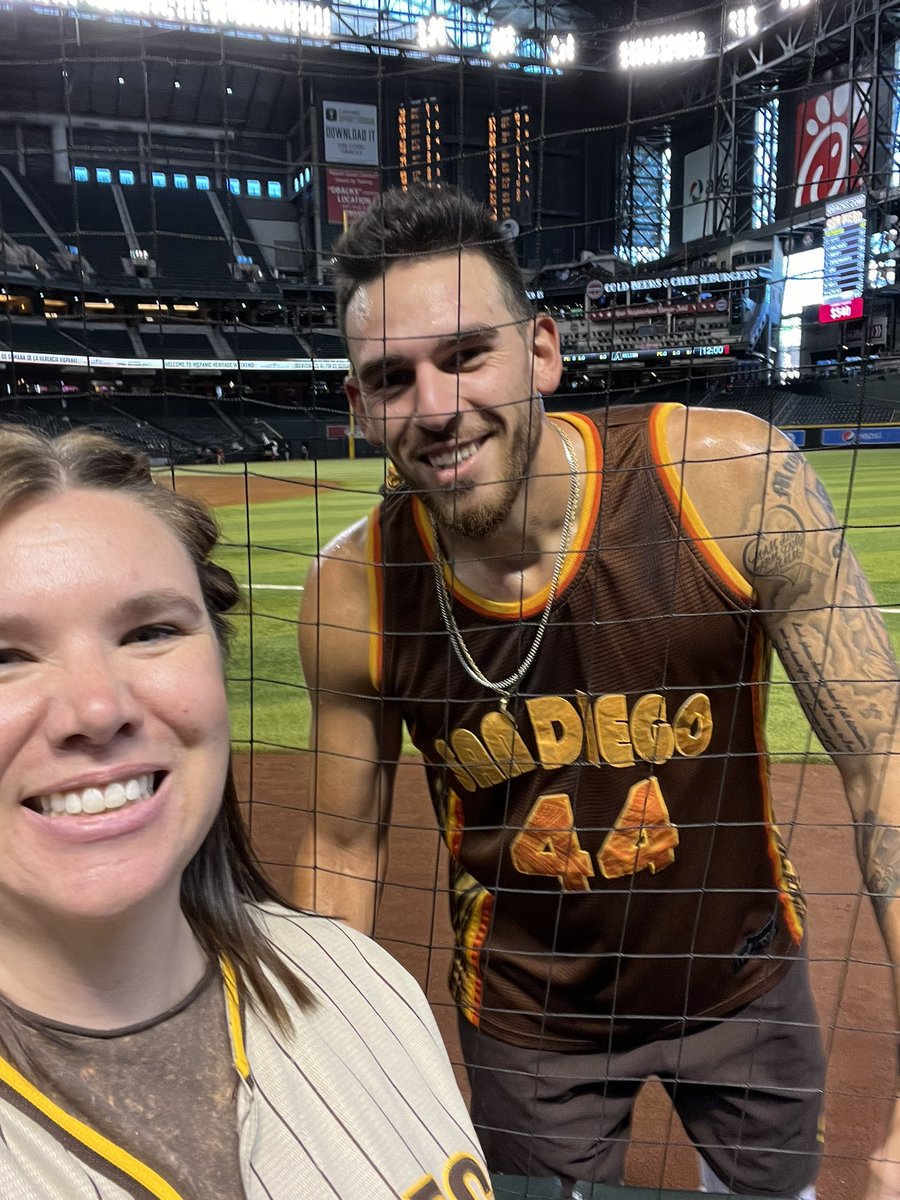 J_Cordero81's tweet photo. Thanks @itsFatherJoe44 for stopping for a selfie with me! I appreciate all that you have done for the city of San Diego, the surrounding communities and the @Padres! Keep crushing it on the mound! #TimeToShine #nonojoe #javajoe https://t.co/mwBcDeR1Hv