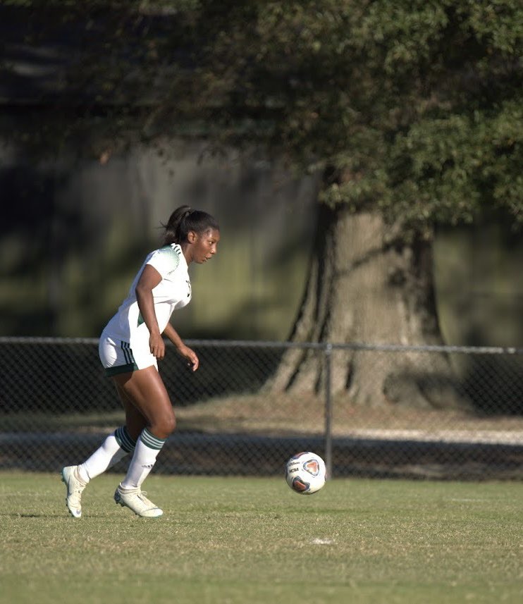 UMO_W_Soccer's tweet photo. Tianna Hill has recorded a point in two of our three-straight wins!
🟢 Assist vs. Emmanuel
🟢 3 goals vs. Erskine
#NoBigDill 💚⚽️ https://t.co/3q01pgktqo