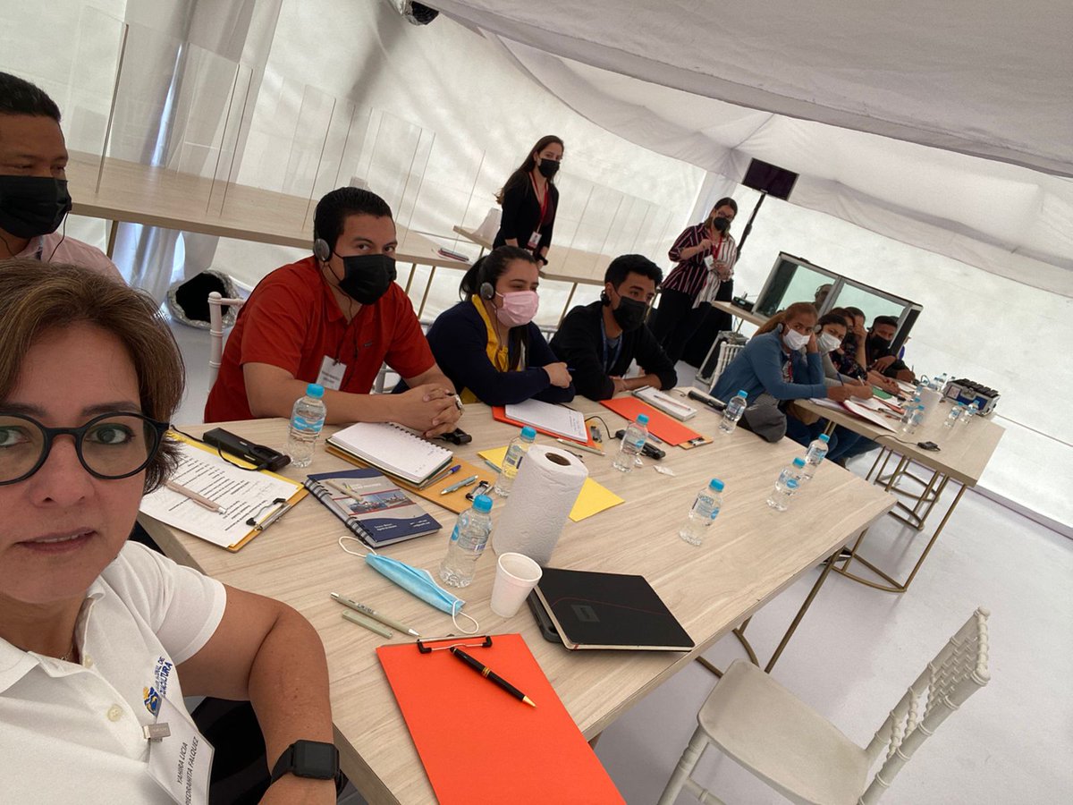 cnaecuador's tweet photo. HOY | En el marco de cooperación entre @Produccion_Ecu y la @FDAenEspanol, funcionarios de la SCI reciben entrenamiento para la evaluación sensorial de la calidad del camarón en la empresa #OMARSA. 36 personas participan de la capacitación, entre ellos representantes de la CNA. https://t.co/Ui101XZlG4