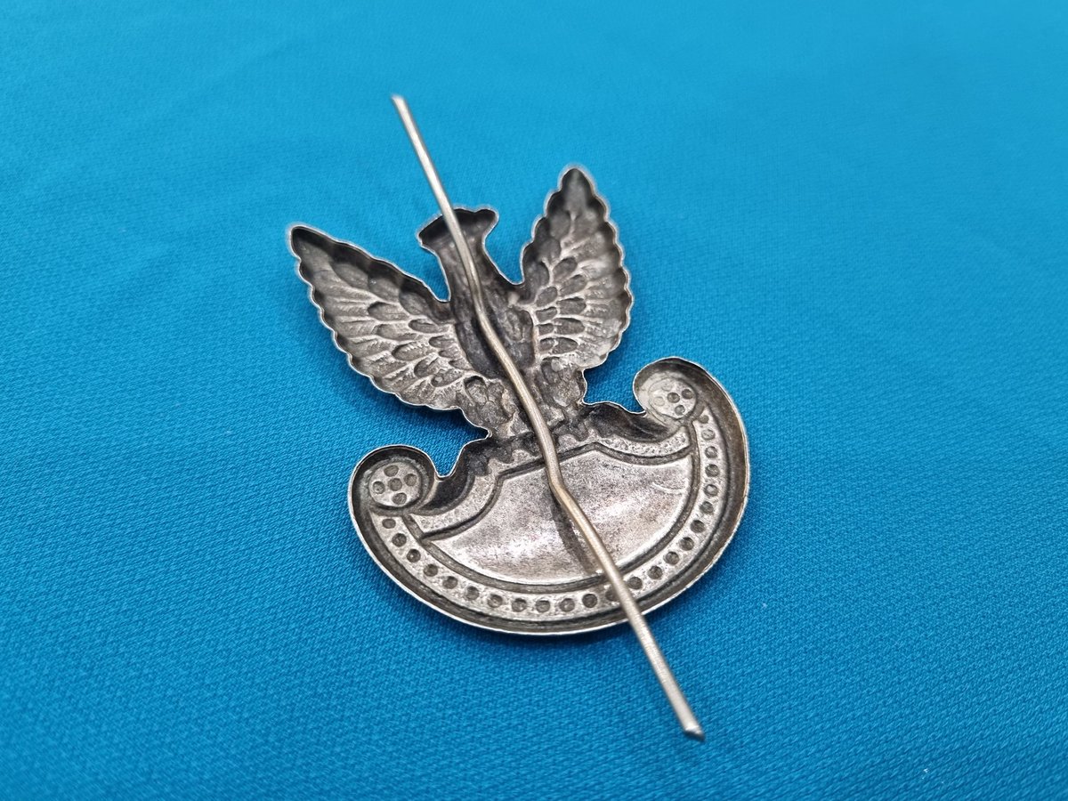 comradecuong's tweet photo. Comparison between my Polish People's Army WZ.52 cap badge and the later Polish People's Army model cap badge 😃🇵🇱😊
•
#PRL #Poland #LWP
#Oreł #PolishEagle
#帽章 #모표 #帽徽
#Sapkarózsa #Sapkajelvény
#CapBadge #Кокарда
#Čepicový #Kokarde
#CapInsignia #Cockade
#Insignă #Insignes https://t.co/p6eB76m5GM