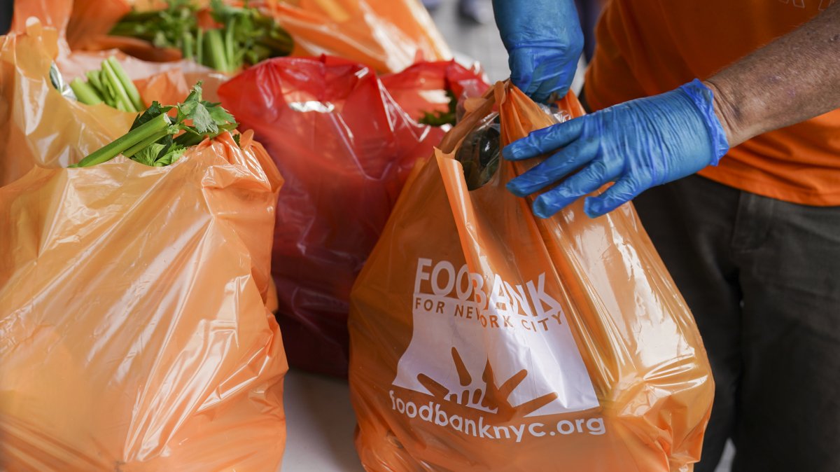 ereedfox's tweet photo. This is the first conference on hunger, nutrition, and health since 1969. The conference's main goal is to find formal solutions to end hunger, improve nutrition, reduce diet-related diseases, and close the equity disparities around them. #FoodConference https://t.co/ayhiZGMX6W https://t.co/IcMbADP3oC