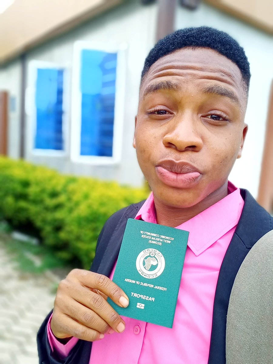 Jehoshaphatayeh's tweet photo. Immigration officers will wanna frustrate you by delaying your passport once they finds out you're travelling but finally God did
got mine in a space of 6weeks 

All thanks to @expertnaire for providing funds for me 

Canada 🇨🇦 I dey come https://t.co/2TevBwNJdt