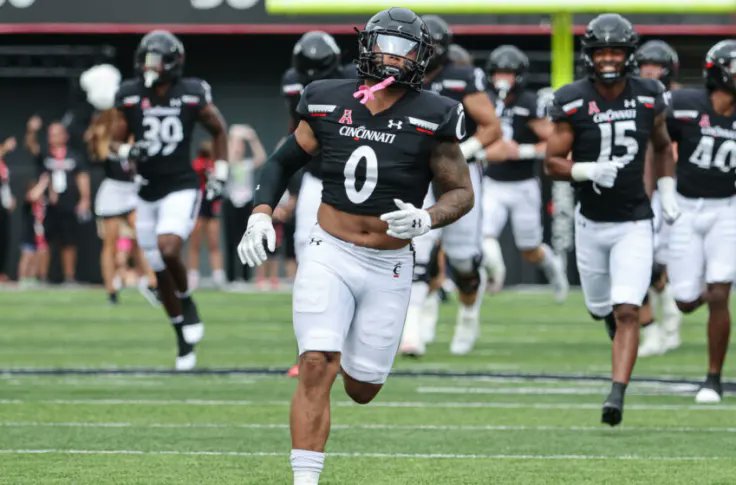EricGalko's tweet photo. Per @PFF_College, Cincinnati LB Ivan Pace (@Ivan_PaceJR) is the only LB in the country with:

80+ total defense grade (84.2)
90+ run defense grade (91.7) AND
80+ pass rush grade (84.1)

23 tackles, 7 TFLs or NGs, and 6 total pressures.

Awesome season so far for the MAC transfer! https://t.co/VKCvKK3ODT