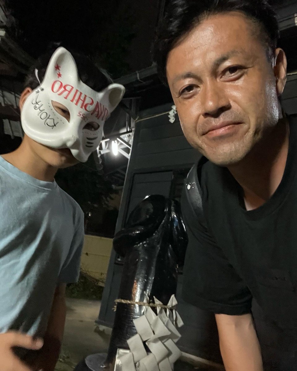 shibasaki26's tweet photo. いつもよくしていただいている、宇治田みのるさんに会いに行ってきました🎧

神社でのイベント、盛り上がってました！

そしてこの神社、少し変わった物が祀ってありました…

 #宇治田みのる さん
 #オヤシロフェス
 #OYASHIROFES
 #若宮八幡宮 https://t.co/PIRUL08Vjx