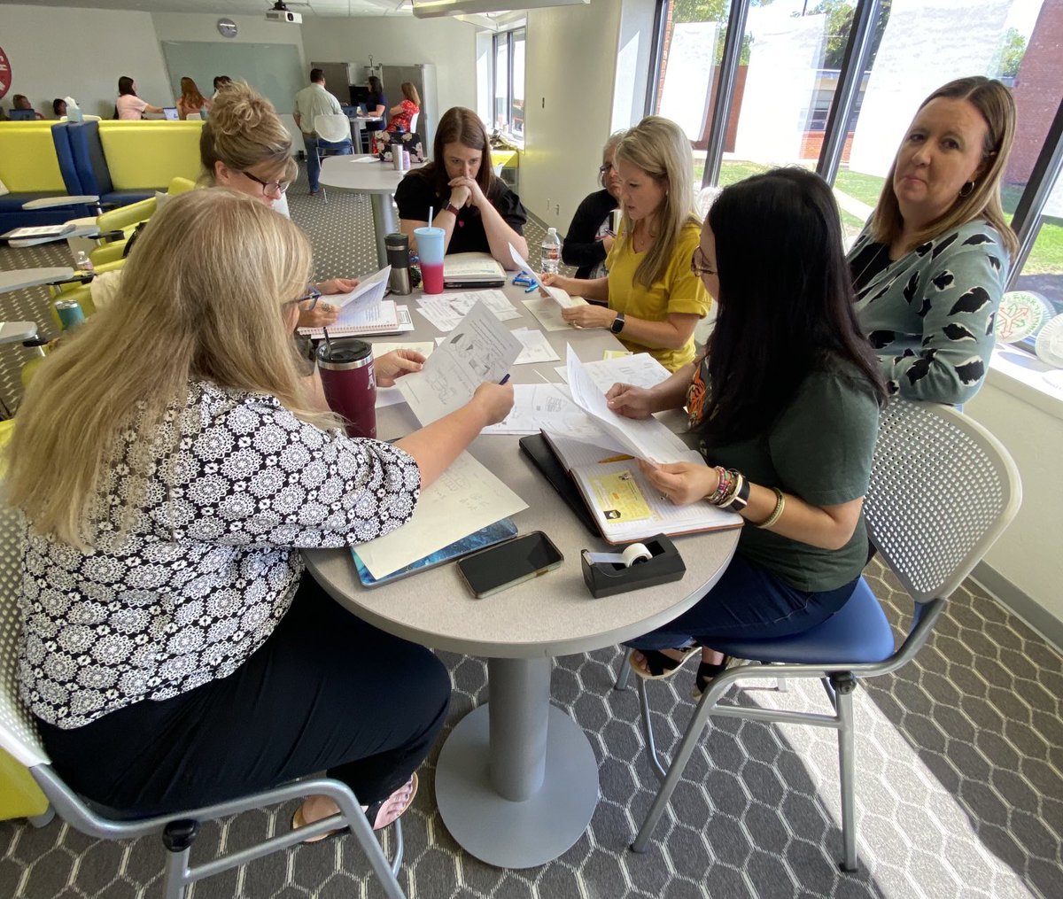 vbdean15's tweet photo. Instructional coaches engaging with each other to improve their craft. #Beltonisd #principlepartnerships #PLC https://t.co/23H8rCqv7z