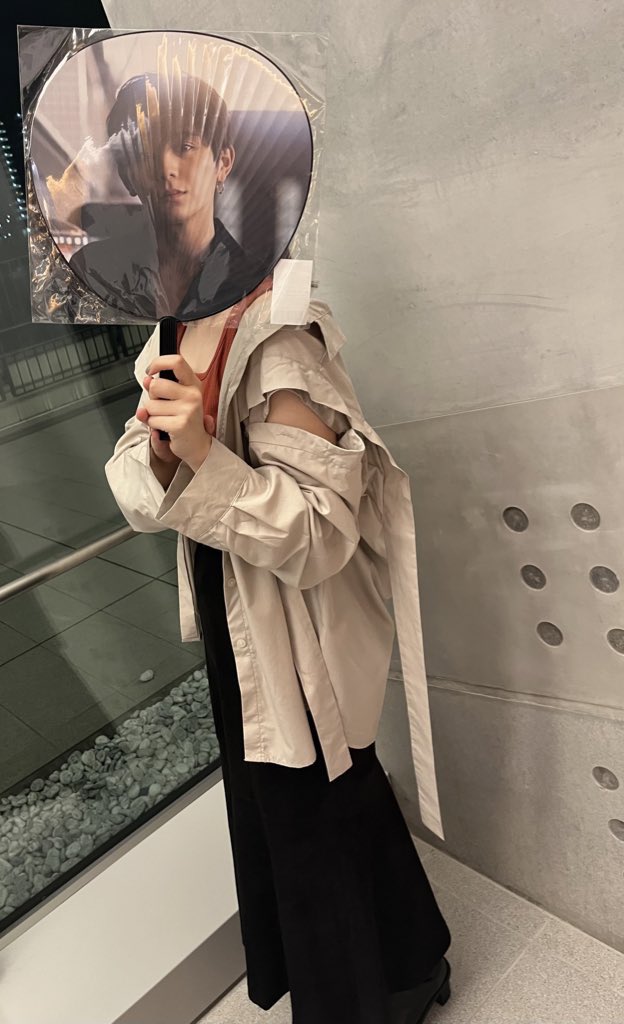 ym59iz's tweet photo. 自担に「もういい年だぞ」と言われてしまう26歳。自担におば認定されてしまった笑
それでも3年ぶりのライブは涙が出るくらい嬉しくて楽しくて心が満たされる素晴らしいライブでした。幸せをありがとう！

終始泣いてるおばに成り果てた笑

#FILMUSIC https://t.co/TxFDsEqHsy