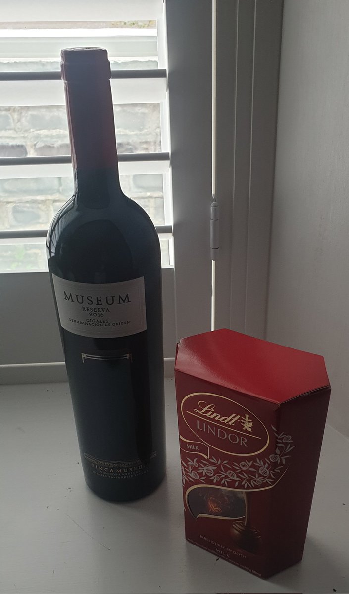 GerryHamill14's tweet photo. Returned to office after a little annual leave to find a lovely gift waiting for me. Thank you team.
#CreativeTigers #DreamTeam https://t.co/DXRbNX79Hw