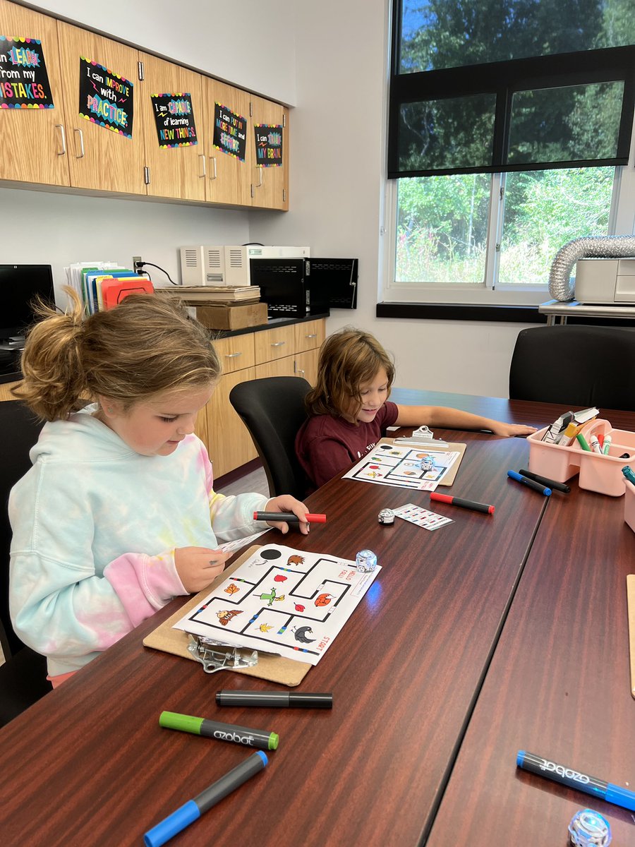 MrsKCutler's tweet photo. “I love this center! I never want to leave this center!” #overheardinclass @Ozobot @dealschool #DStheRealDeal 🤖✨ https://t.co/FdhhBK7Y3X