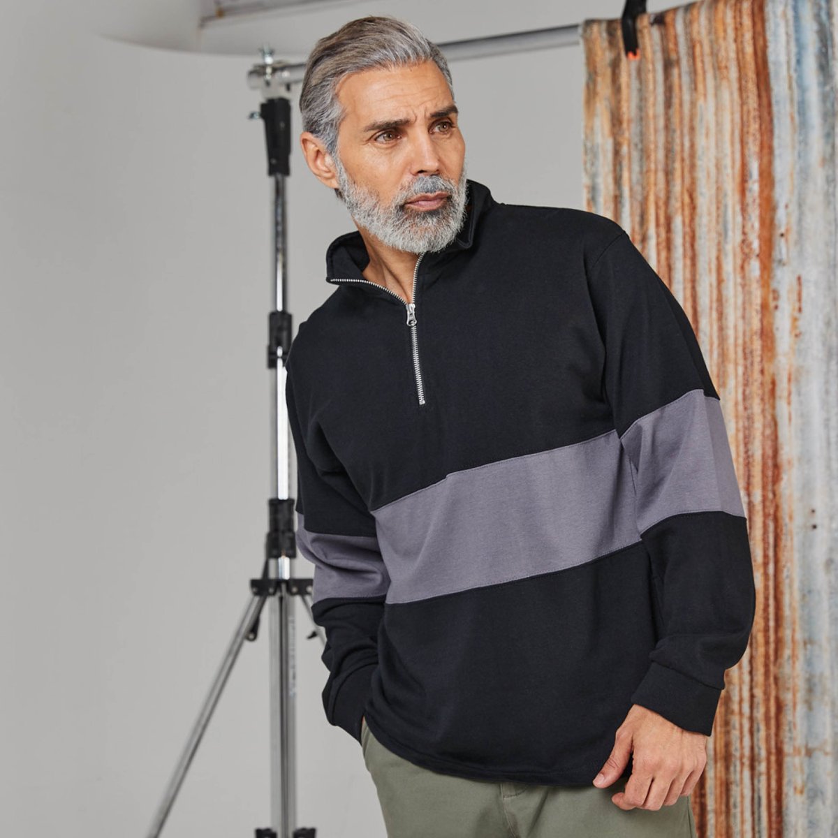 FrontRowandCo's tweet photo. Modern layering for the change of season, Front Row's FR006 Paneled 1/4 Zip has a twist on the classic rugby with the same premium finishes

#frontrowclothing #henburybrands #rugbyshirt #rugby #frontrow #casualwear #leisurewear https://t.co/29DTAACh16