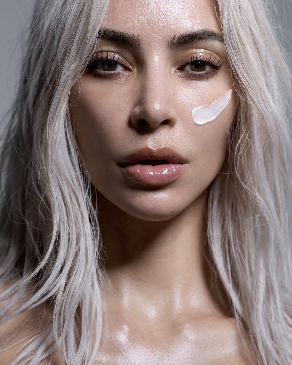 KimKardashian's tweet photo. show your @skkn some love https://t.co/SS52JR0lfT