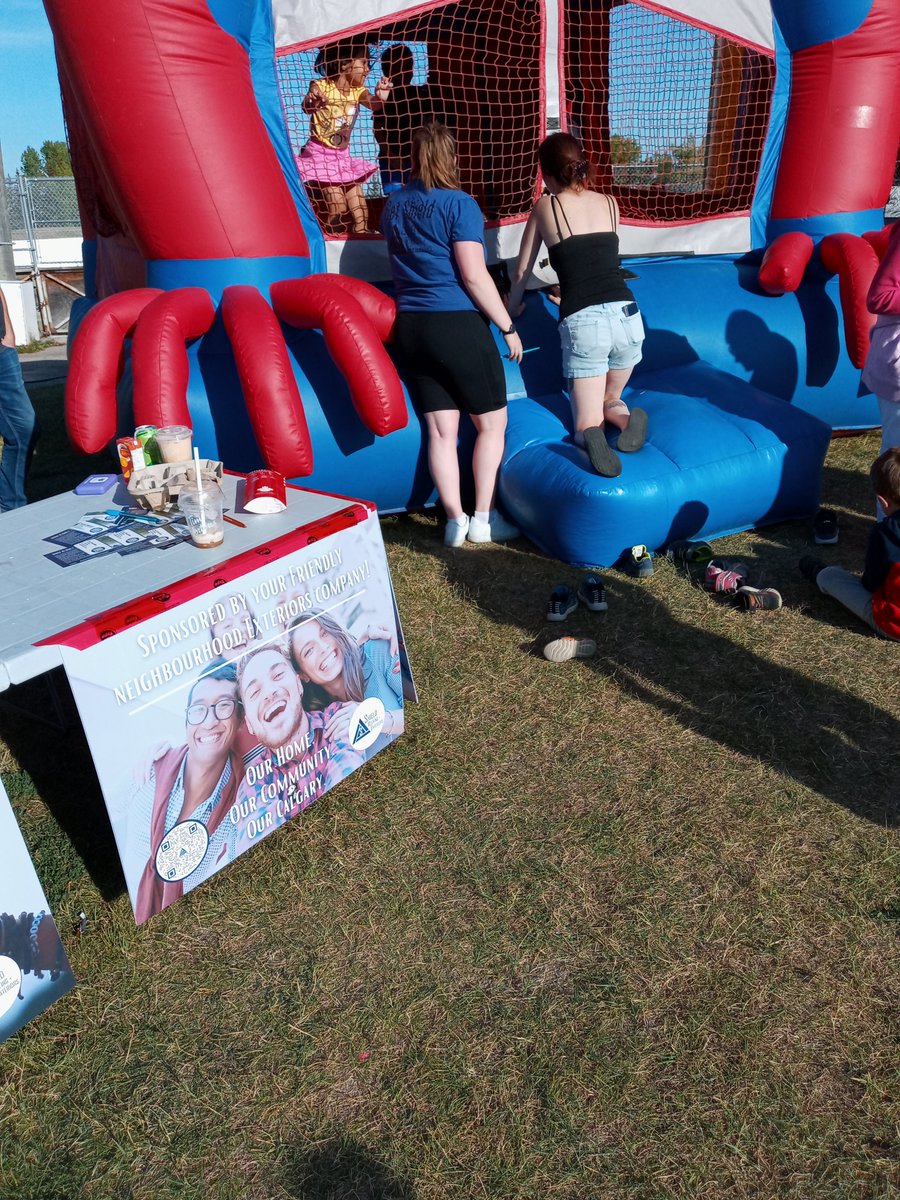 ExteriorsShield's tweet photo. We had a great time At the Millrise Community Association Back to School Event!! Hope everyone that came by enjoyed themselves. #yyc #community #gothail #getshield #mondaythoughts https://t.co/Q3NXx9DP0i