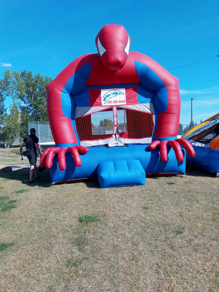 ExteriorsShield's tweet photo. We had a great time At the Millrise Community Association Back to School Event!! Hope everyone that came by enjoyed themselves. #yyc #community #gothail #getshield #mondaythoughts https://t.co/Q3NXx9DP0i
