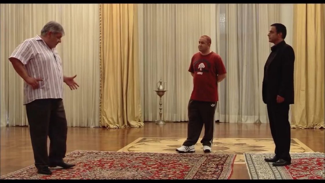 kolpacinofacts's tweet photo. ooo halılar şahane. ebatlar da güzel, genişlikleri de iyi. cesetler ileride şişme yapacağı için böyle geniş olmaları daha iyi. beyaz saçlı arkadaşı böyle sararsınız, öbür arkadaşı da böyle sararız. https://t.co/8iksAH9JHB