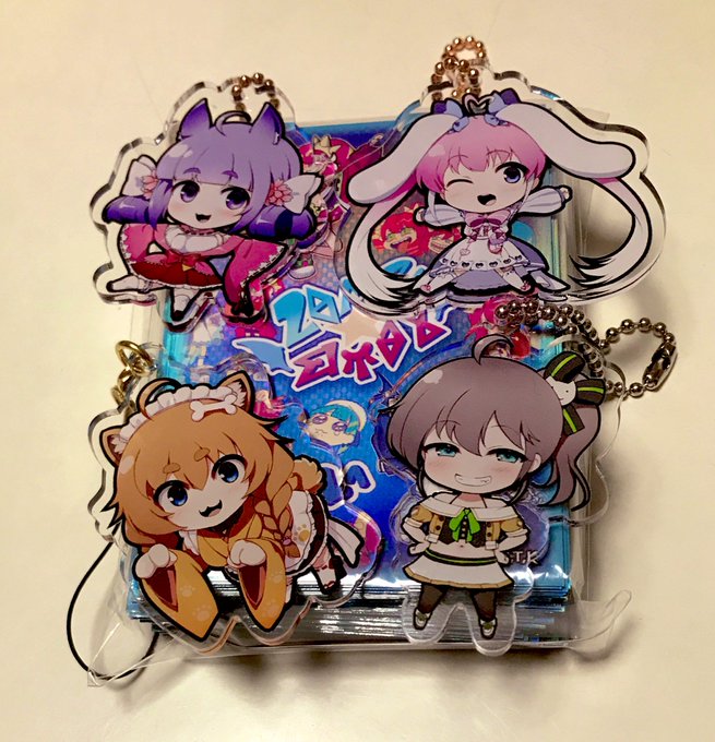 アクリルキーホルダーは遊戯王のデッキスリーブと比較してこんなサイズ(各約5cm)
丁度いいミニ感でかわいさ抜群になってます! 