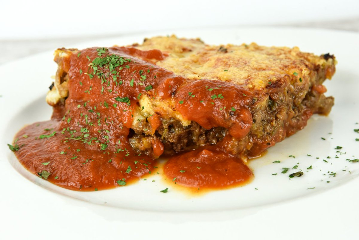 Pideuntup's tweet photo. En septiembre la #berenjena está en temporada óptima 🍆. En TupTup nos encanta y la utilizamos en platos como este: un espectacular pastel de carne y berenjena gratinado que te ayudará a afrontar la semana con energía. #PideUnTup

👉https://t.co/XwDj9yzSJ0 https://t.co/DcVZ4rHI1Q