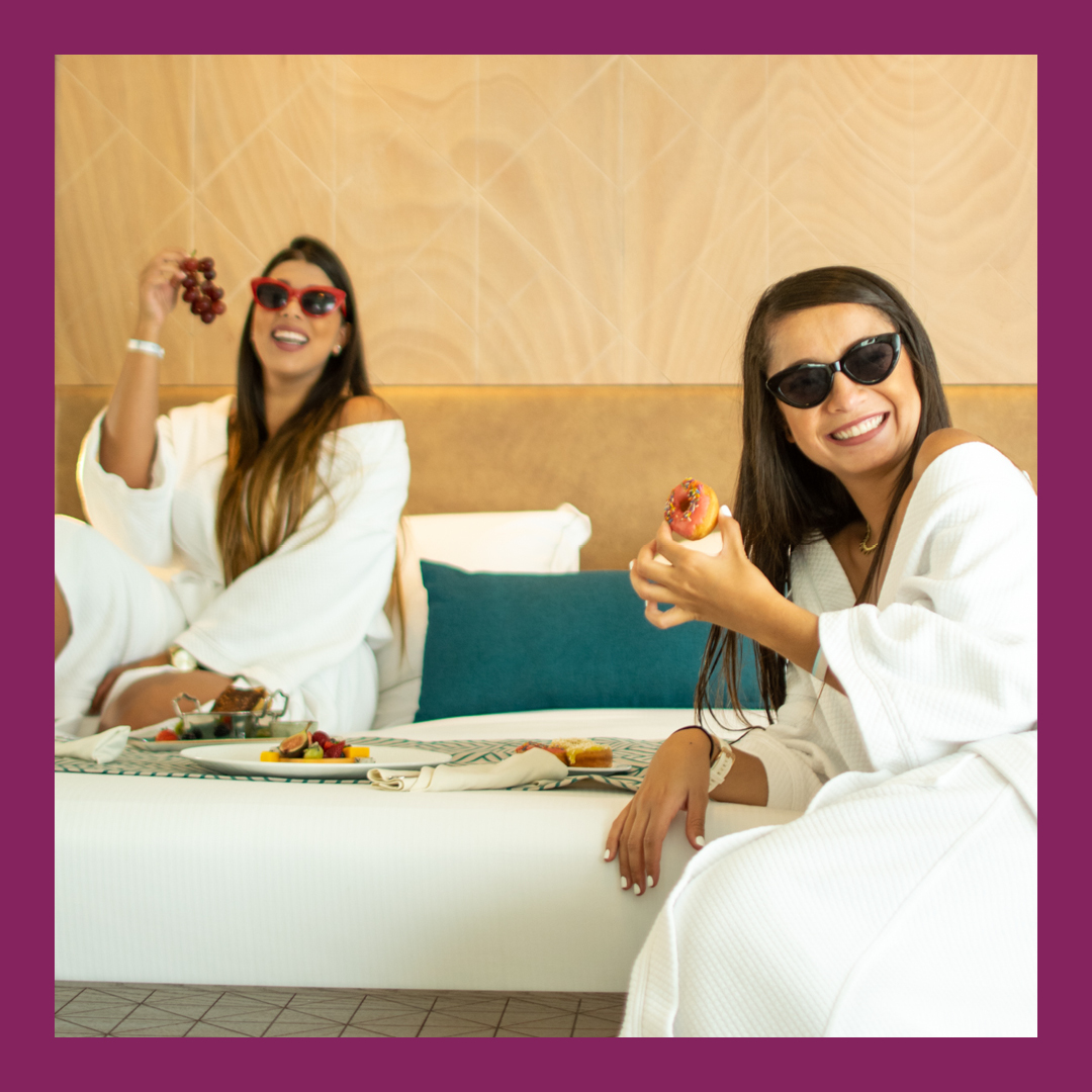 Nothing cooler than starting your day with breakfast in bed. 
.
Nada más genial que empezar el día con el desayuno en la cama.
.
#HiltonPlayaDelCarmen