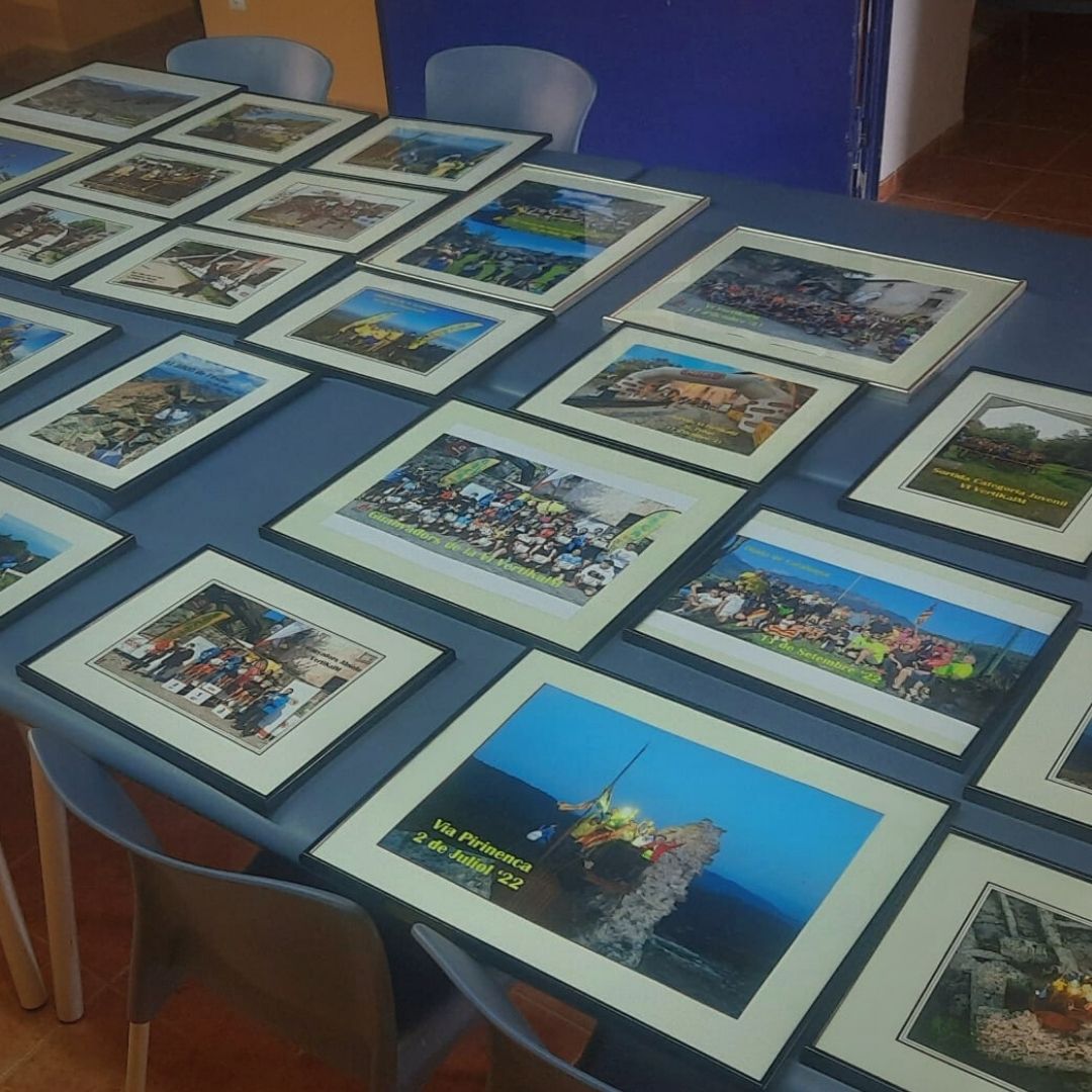 GECA_84's tweet photo. 🖼️📷Ja podeu venir a visitar l'exposició de fotografies de les darreres excursions i activitats més significatives del GECA d'aquest 2022 a Can Tista! 👣⛰️
A veure si us trobeu!🔍
#GECA #excursions #senderisme #grupexcursionista #muntanya https://t.co/gzQngOSlfM