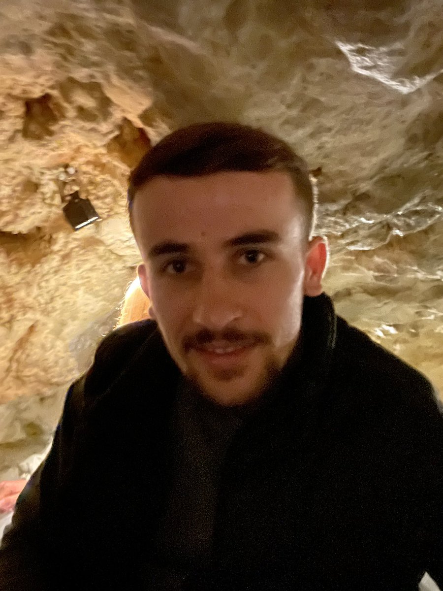 Fatjon_Aliaj's tweet photo. Shpella e liqenit eshte e vendosur ne zemer te qytetit Tapolca.
Ajo u formua 13.7 milione vjet me pare dhe u zbulua ne vitin 1903.
Furnizimet me uje karstik dhe termal i bejne ujerat brenda shpelles tejet te paster.
#Tapolca #Hungary https://t.co/UtH77Dvx4i